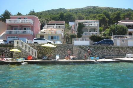 Appartements 7 m od mora Primosten Croatie
